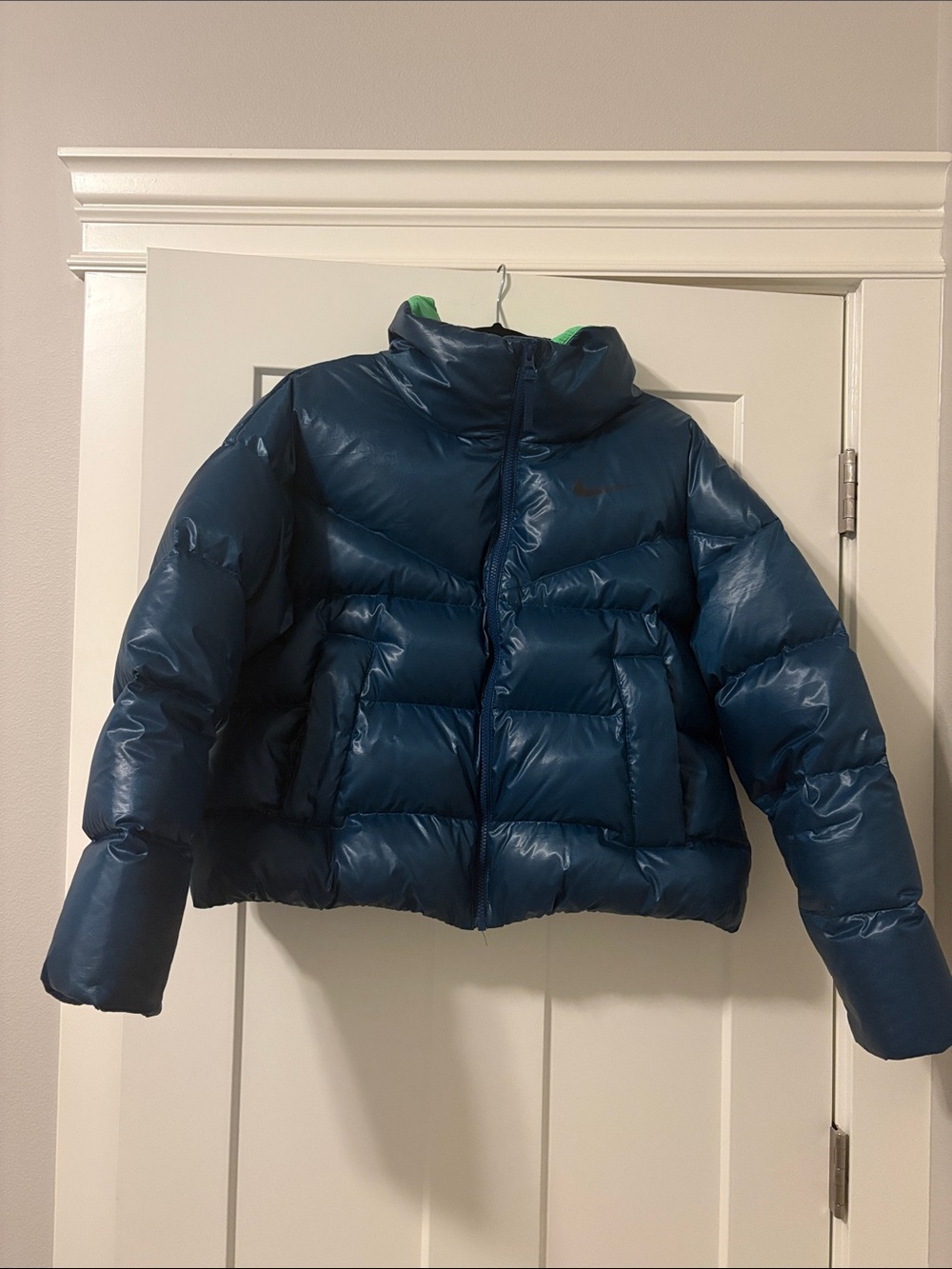 Nike cropped puffer coat